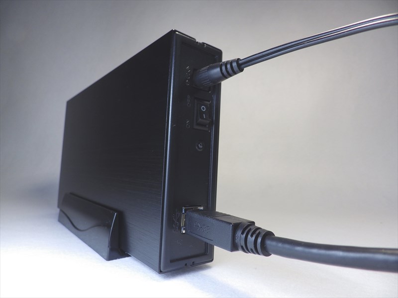 USBケーブルとACアダプタ接続