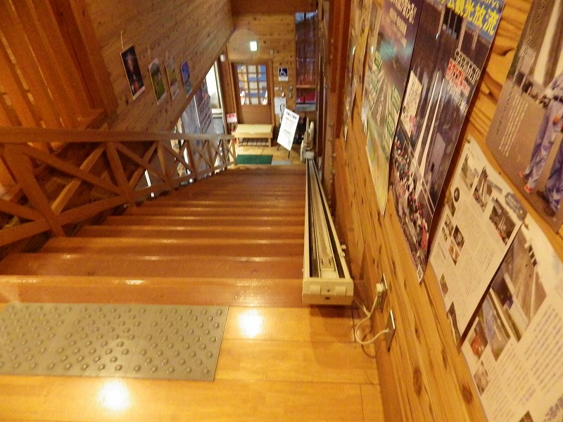 いす式階段昇降機