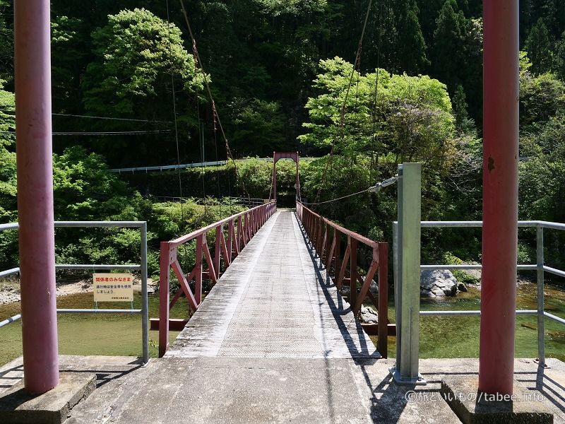 帰り道の赤いつり橋