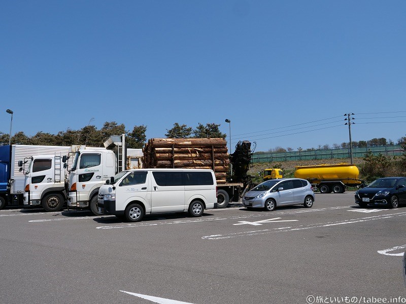 材木を積んだトラックを見ると嬉しい気持ちになります