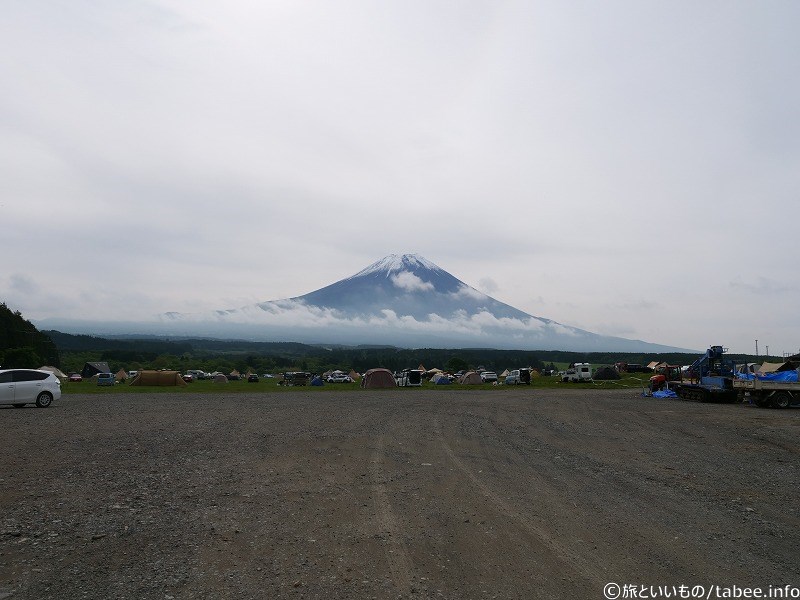ごみステーションから富士山を見たところ