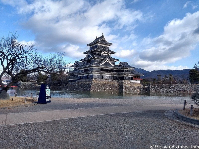 松本城目指して歩きます