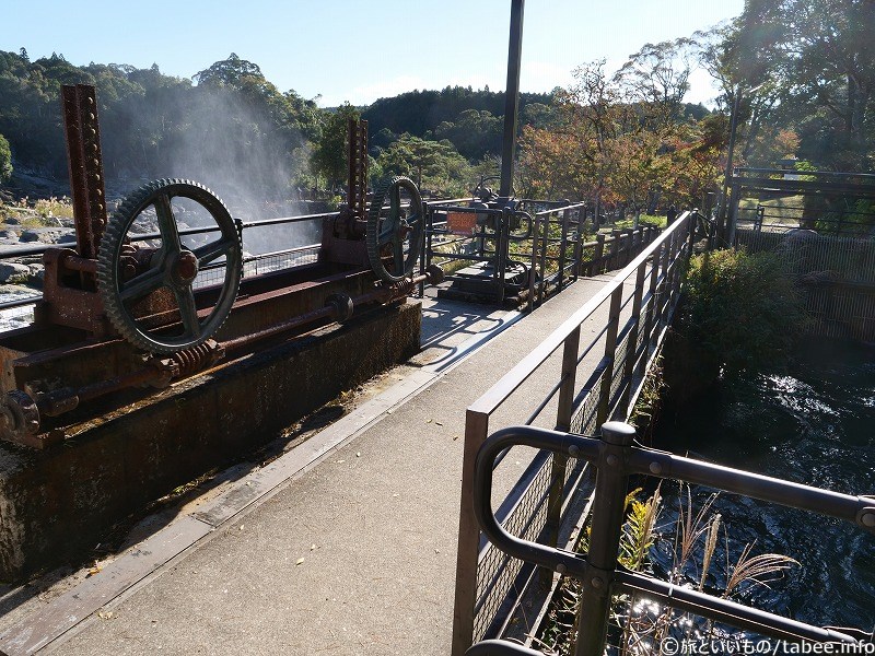 取水口と沈砂池、除塵機