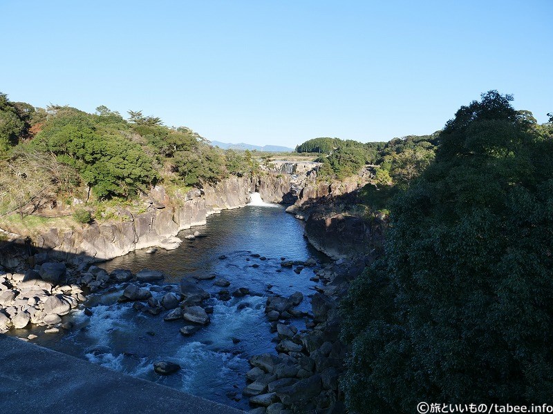 新木曽大橋から眺めた曽木の滝