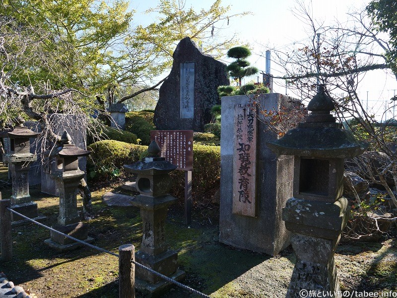 飛行場の門柱