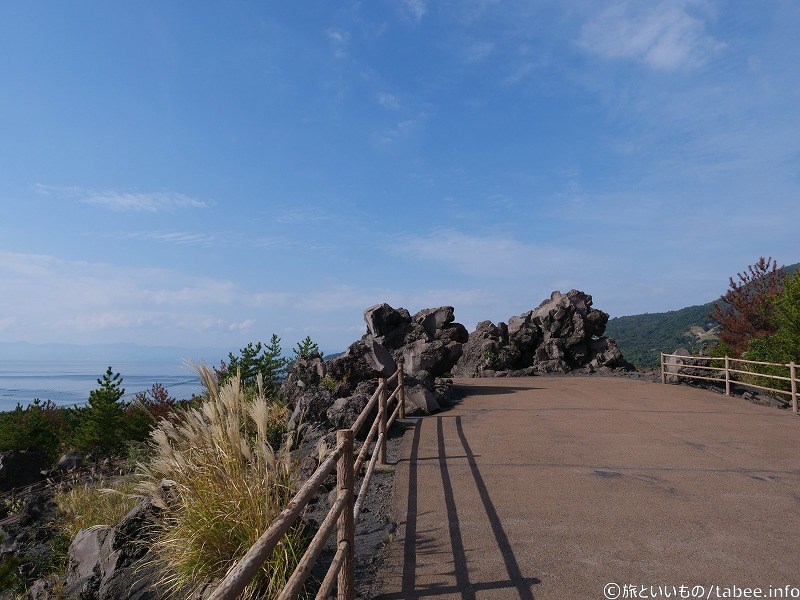 ごつごつ溶岩