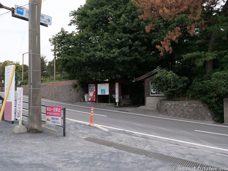 埋没鳥居前の駐車場