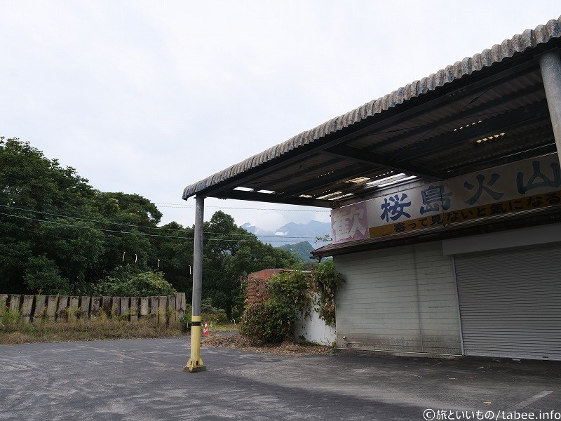 奥に桜島が見えます