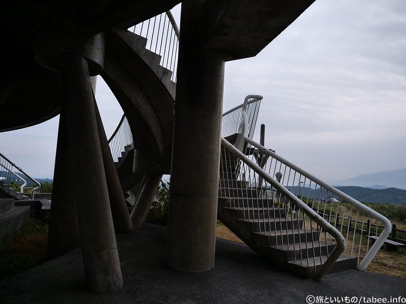 東階段を登ってみましょう