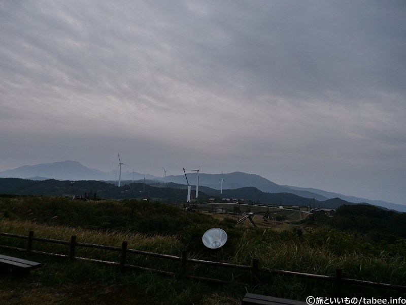 風力発電の風車が結構あります