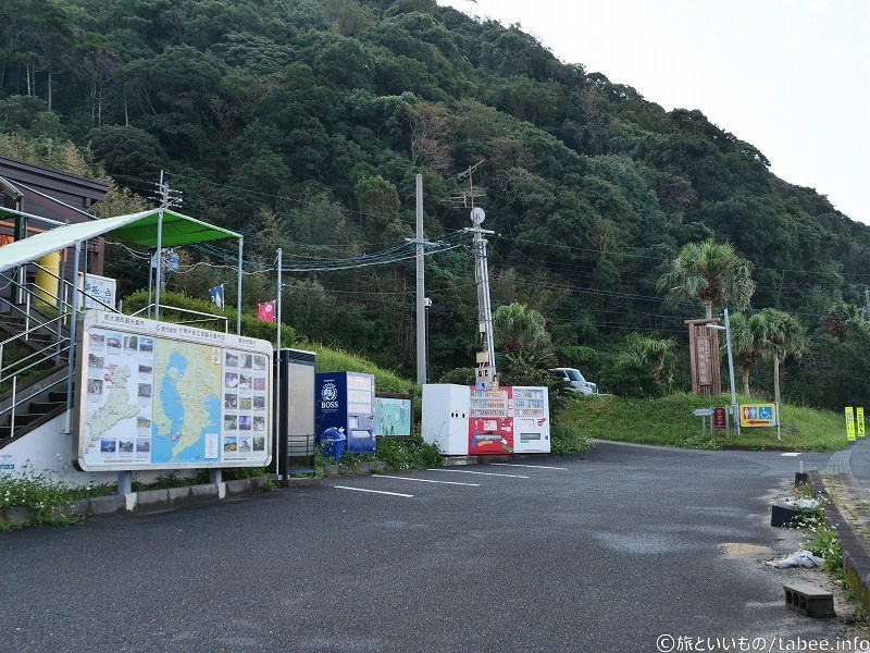 国道沿いに細長い道の駅です