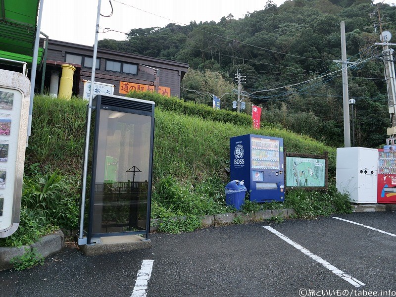 電話ボックスと自販機