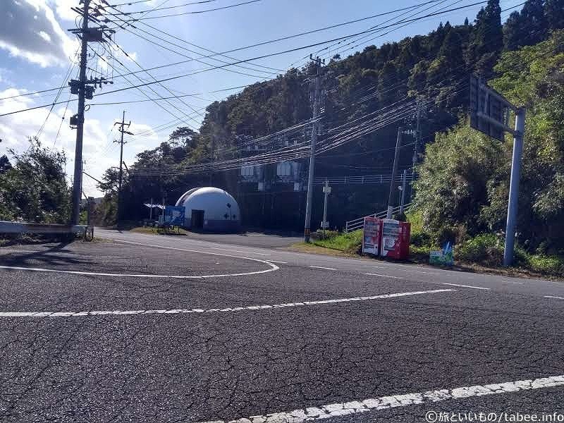 国道448号沿いに公衆トイレがあります