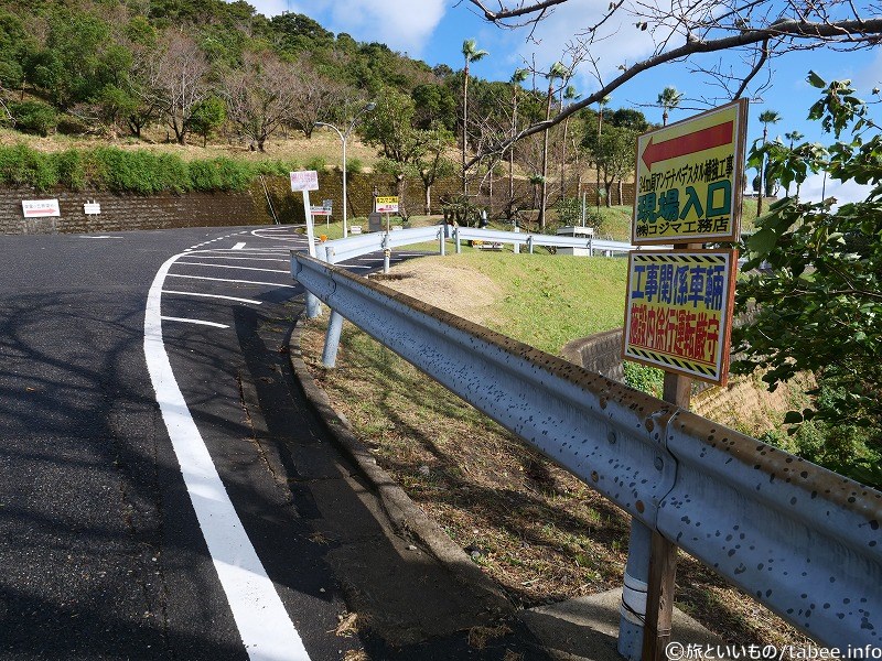 坂を上り先へ進みましょう