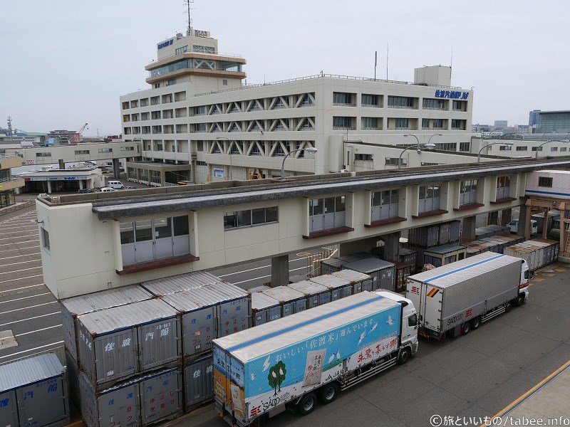 船から見た佐渡汽船敷地