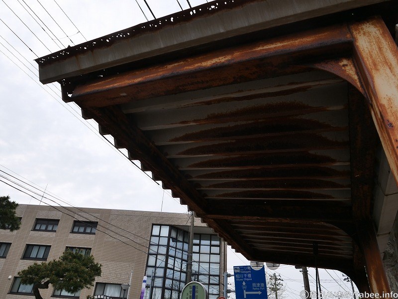 バス停の庇