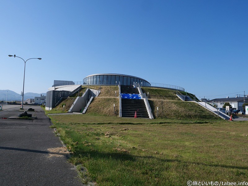 屋上への階段は工事中のようでした