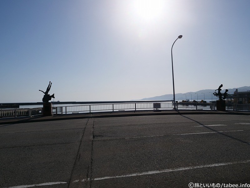 左が佐渡の夏、右が佐渡の冬