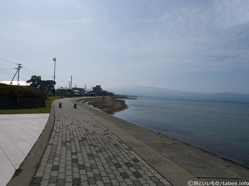 質場層の反対側に目を転じると、あめやの桟橋が見えます