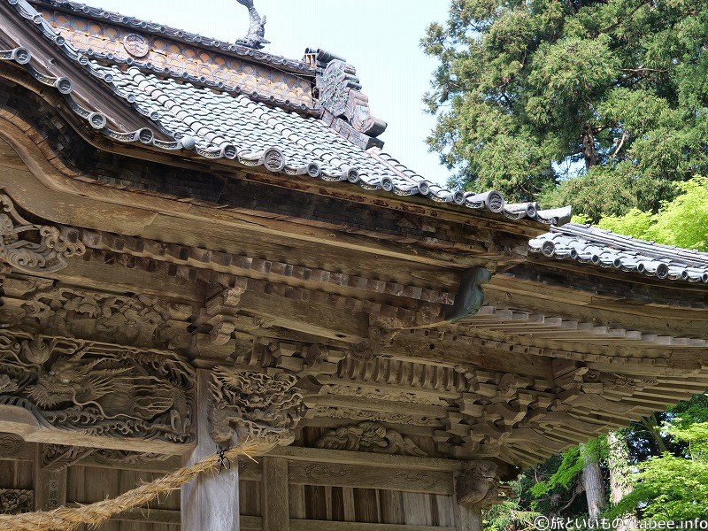 牛尾神社の豪華な彫刻を見て欲しい