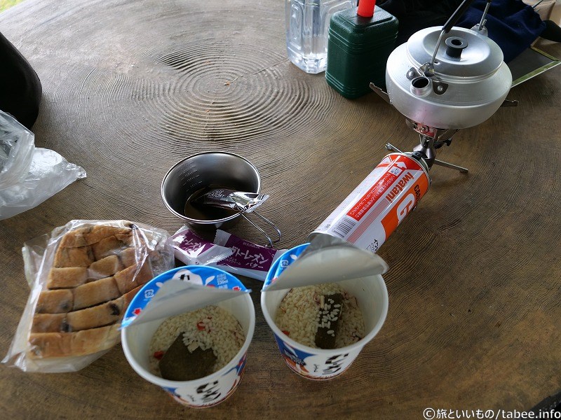 四阿で朝食です