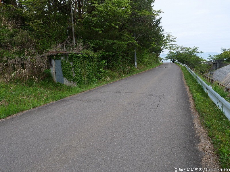 てくてく歩いて天端に向かっています