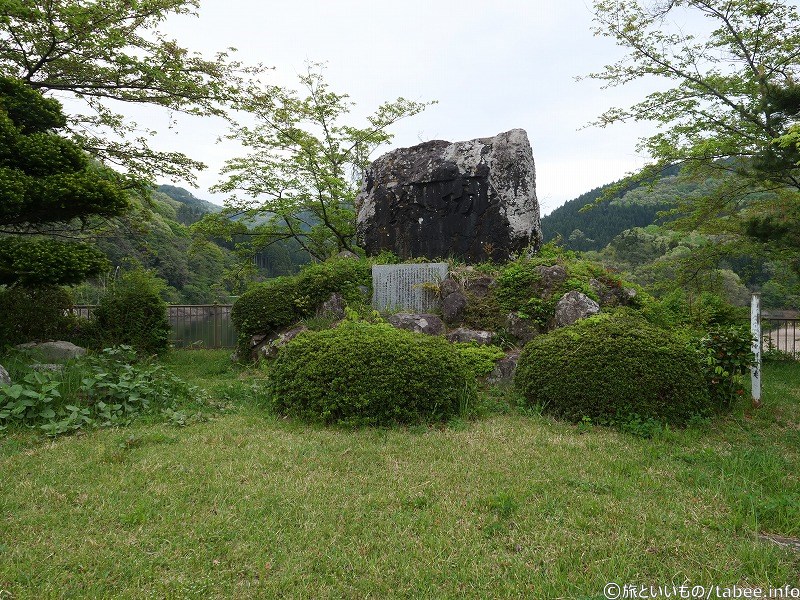竣功記念碑