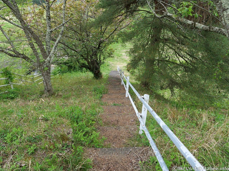 広場へ降りて行きましょう