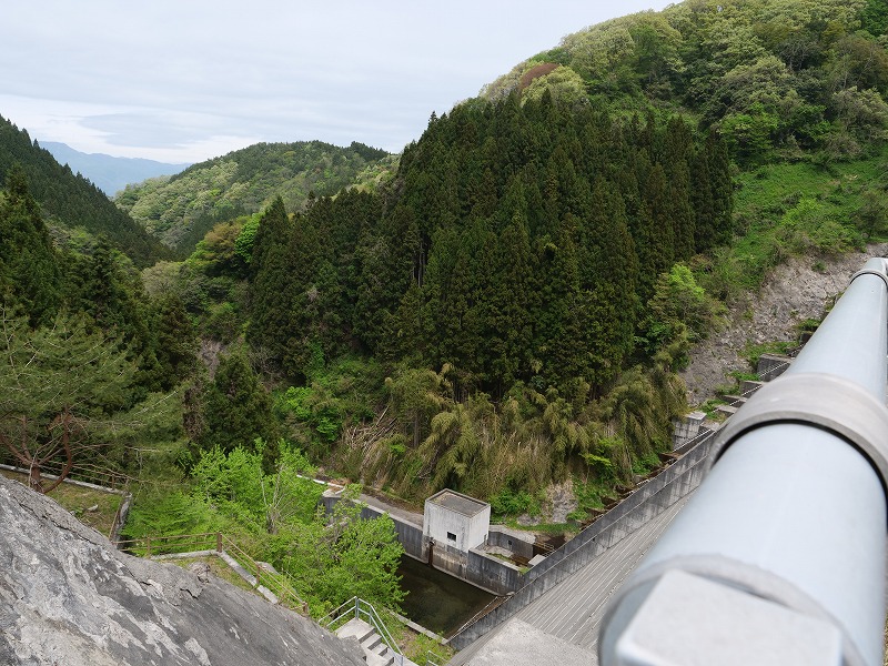 別の場所から放流バルブ室