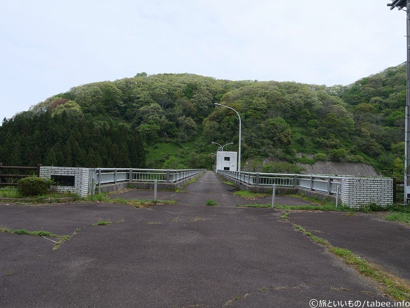 天端を歩いて行きましょう