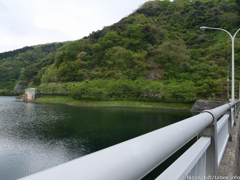 艇庫のようです　後で右側の広場にも行きましょう