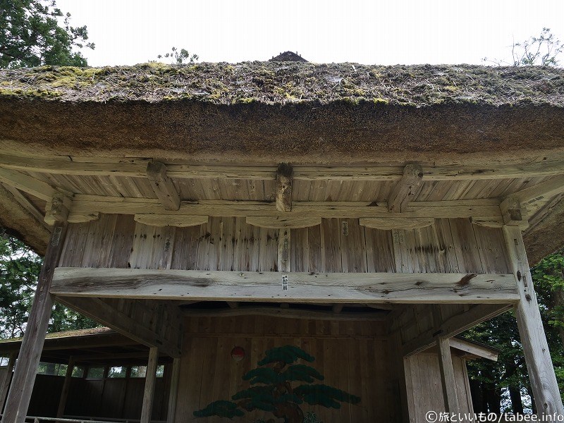 上からの重量を受け止める横木を支える舟肘木