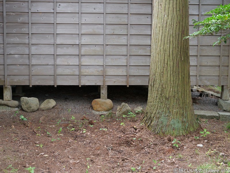 束石(つかいし)