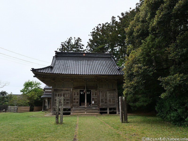 拝殿正面(能舞台は左側にあります)
