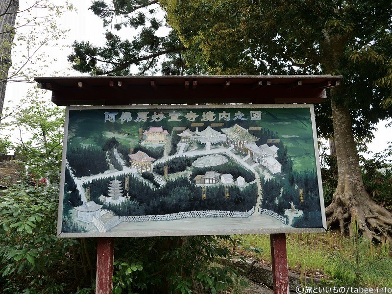 仁王門を入ると左に境内図があります