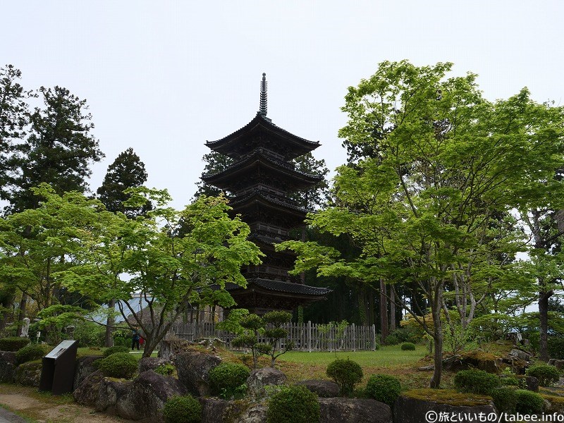 佐渡唯一の五重塔が見えます