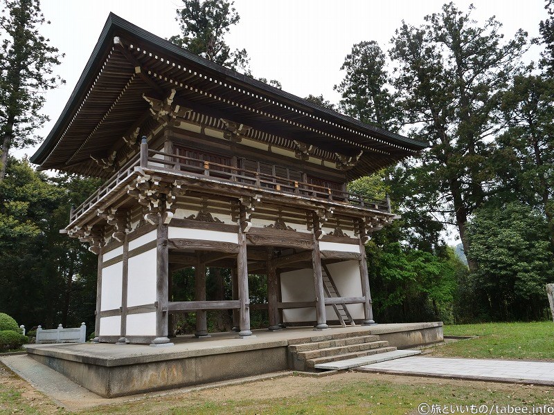 これまた素敵な山門です