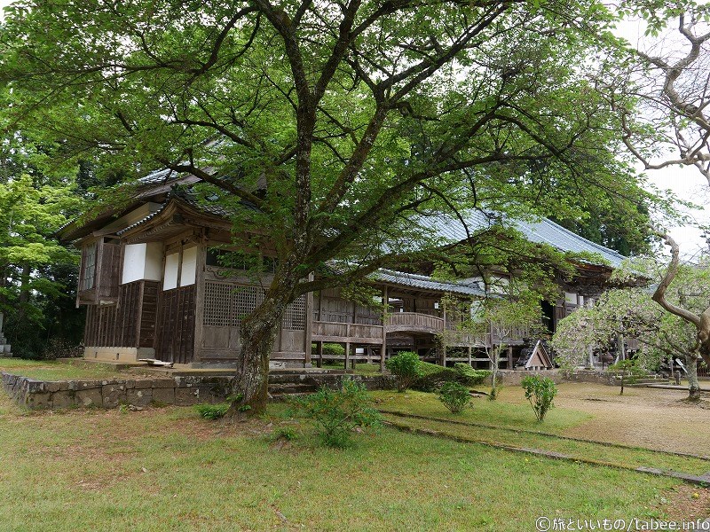 手前が「宝蔵」奥が「祖師堂」