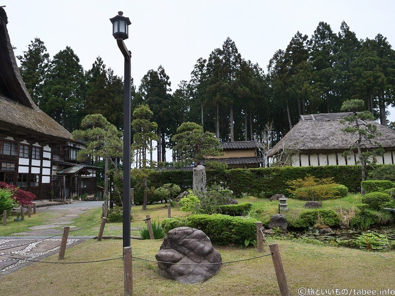 庫裡を左に見た風景