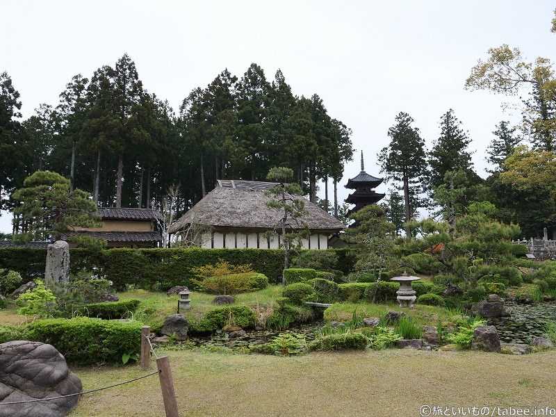 さらに右に視線を移動させたところ