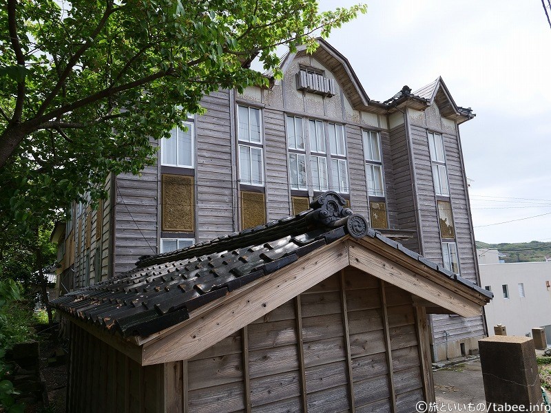 少し階段を上った位置から