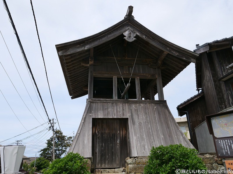 鐘が吊るされています