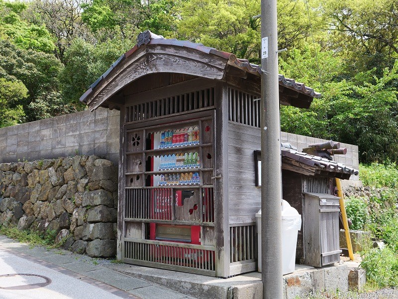 景観に配慮したかわいい自販機です！