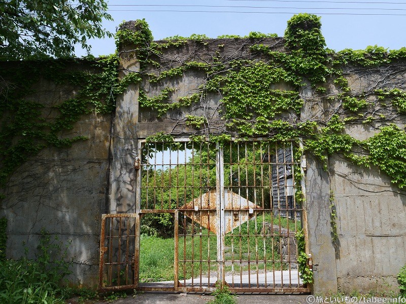 小さな扉から入ったところ