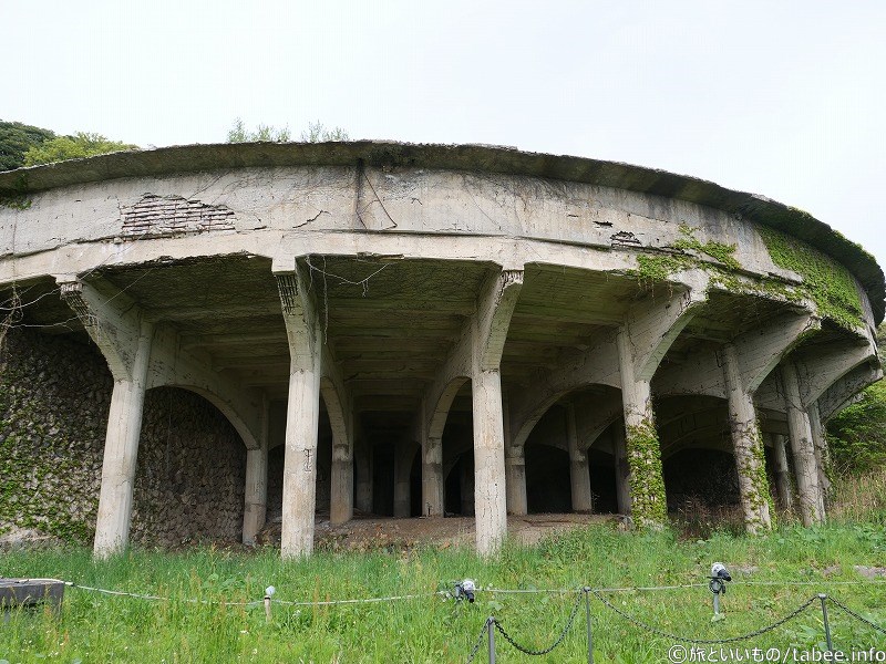 奥に何か潜んでいそう