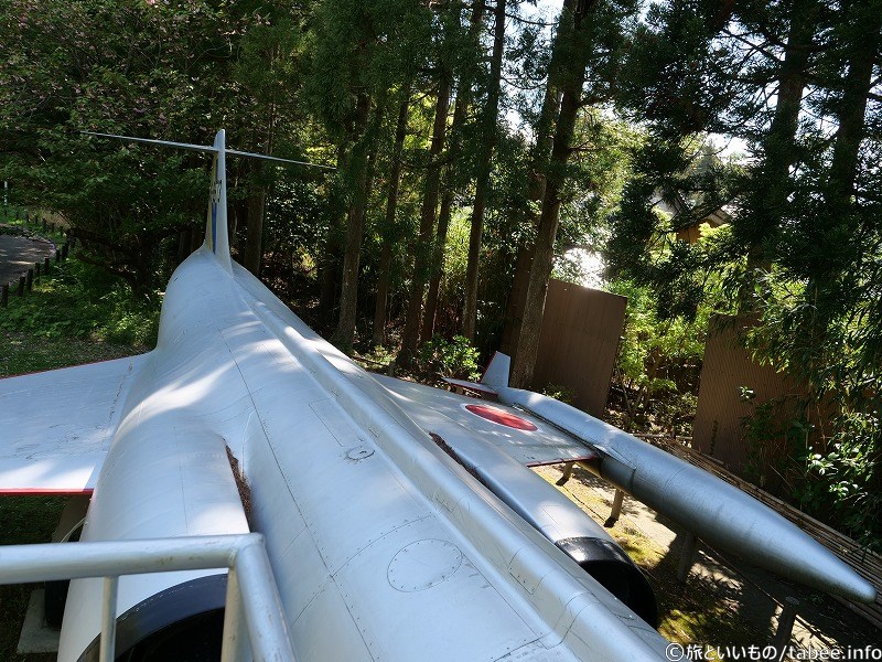 階段を上って尾翼側