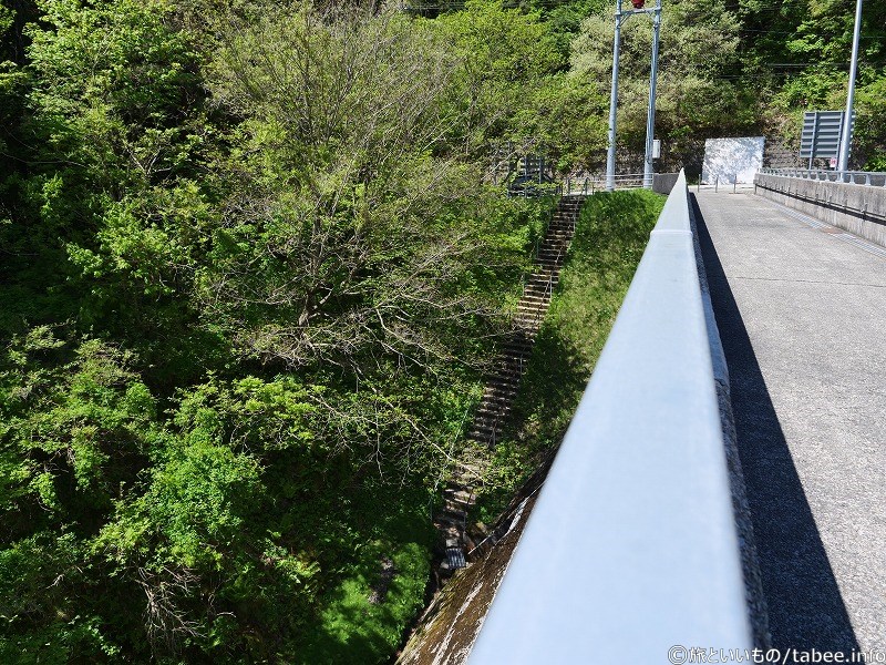 もうすぐ右岸に到着