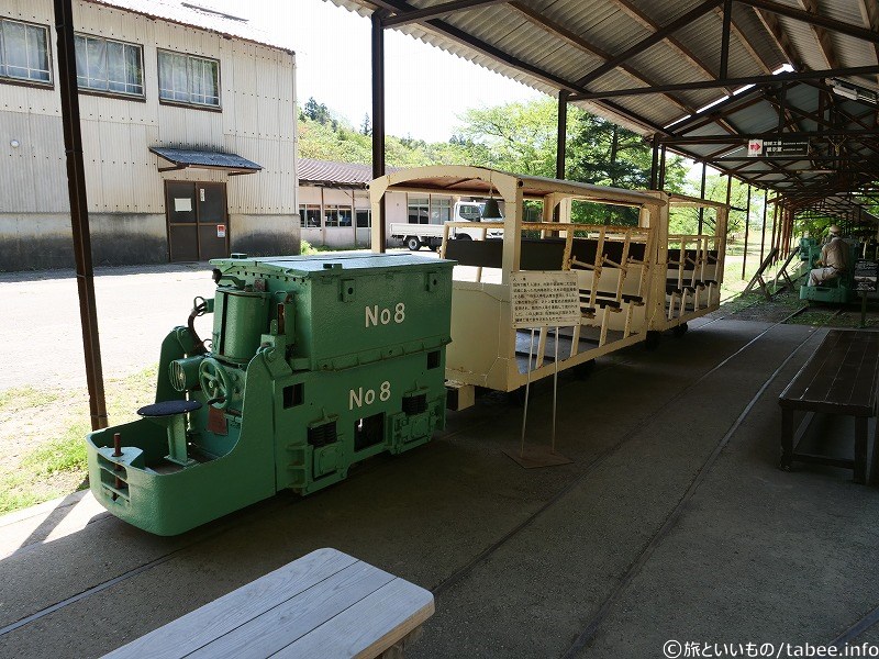 人を運ぶ「人車」の展示