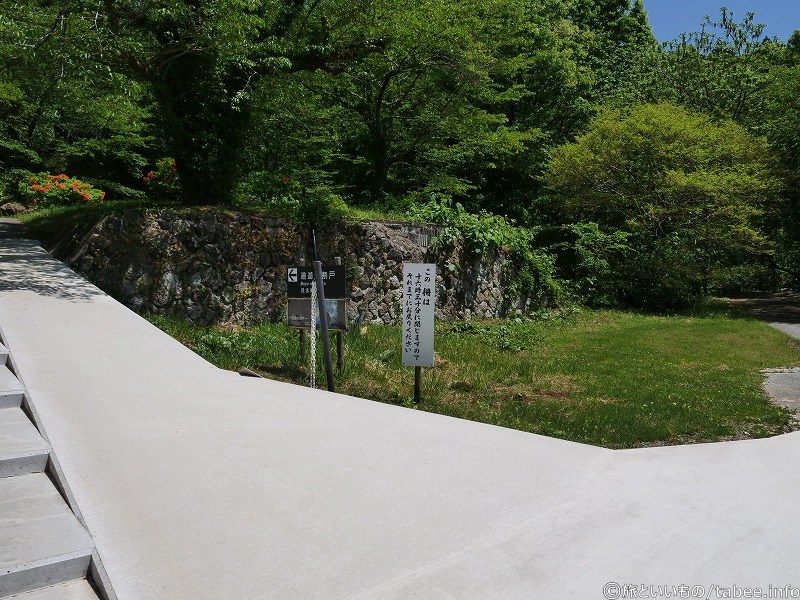 機械工場の正面展示を見終わり、遊歩道へ