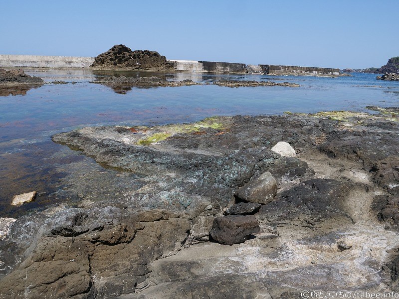 溶岩が流れてできた海岸っぽいです